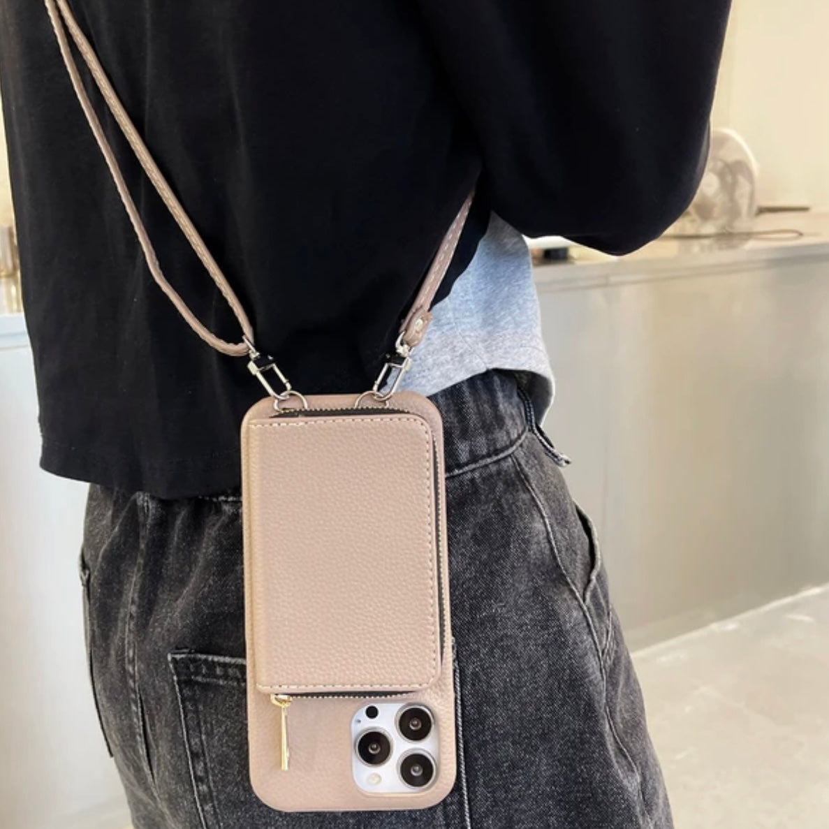 iPhone shoulder case | "Paula"